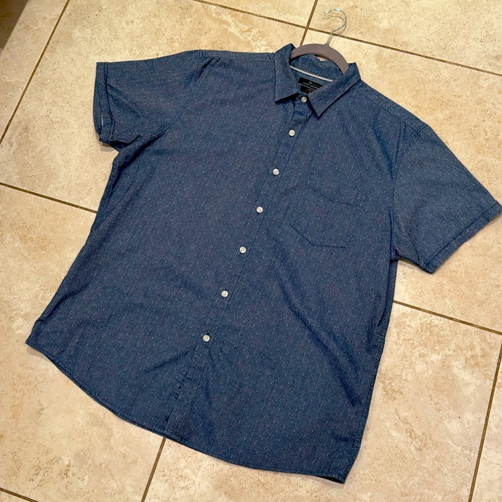 Marc Anthony dark blue casual button down, slim fit shirt, Men’s size XL